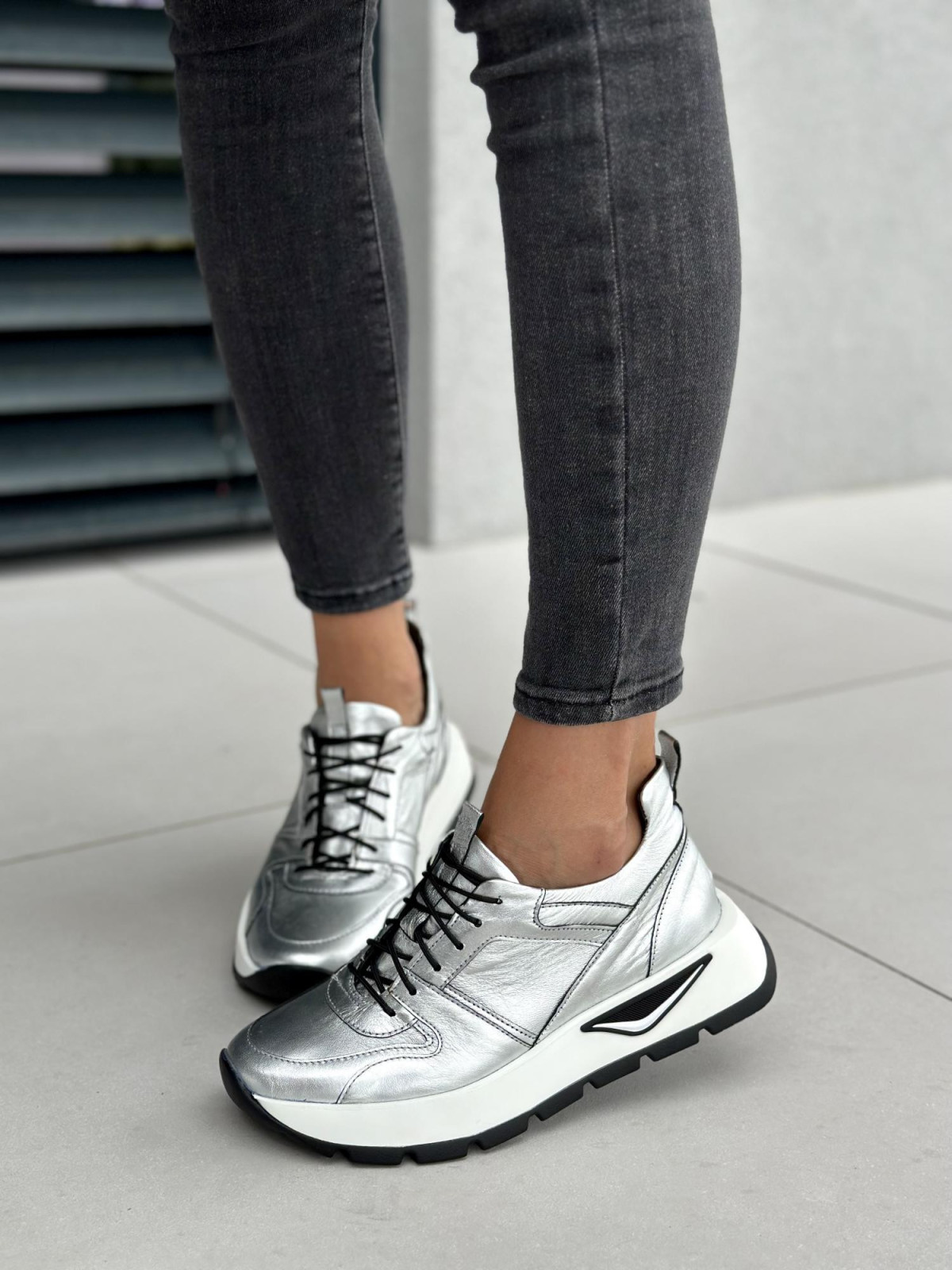 Srebrne sneakersy damskie skórzane