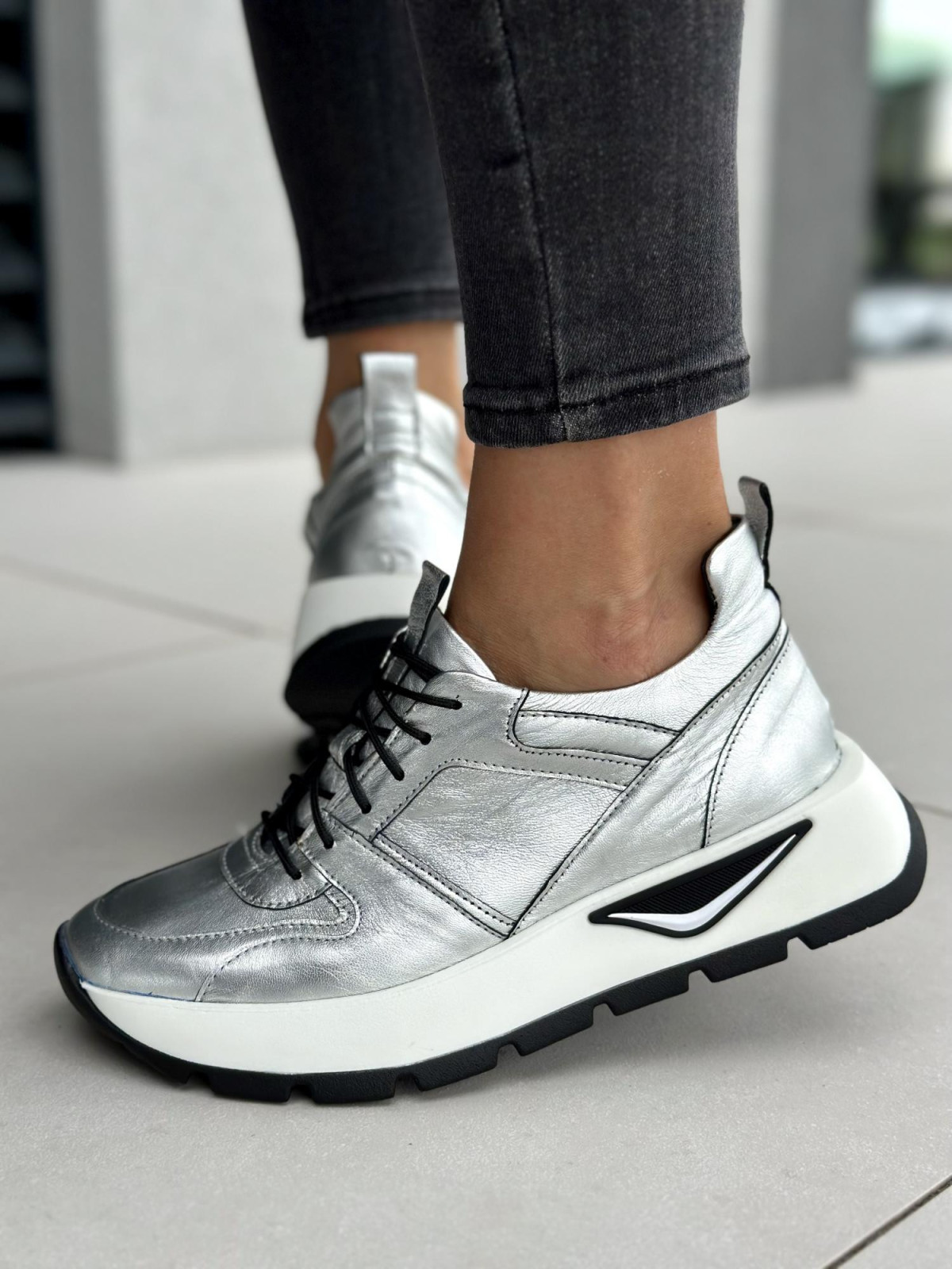 Srebrne sneakersy damskie skórzane