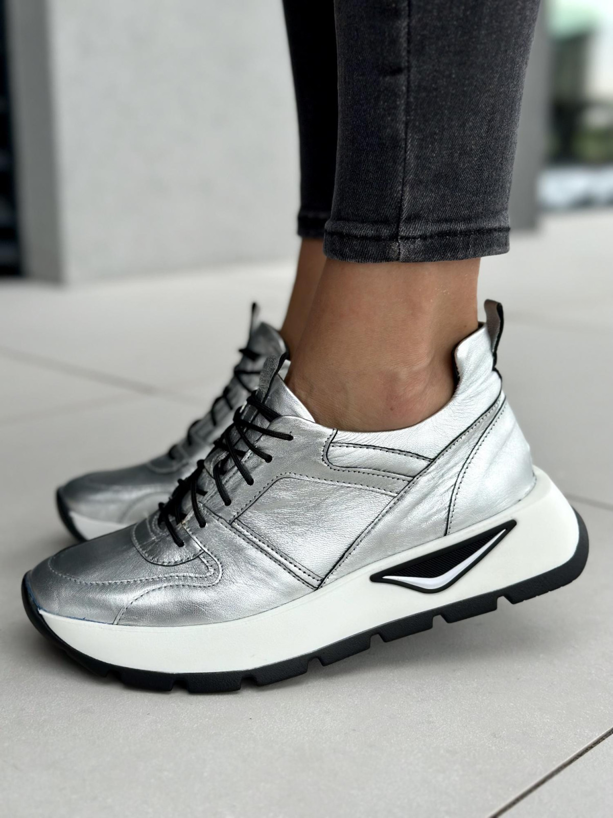 Srebrne sneakersy damskie skórzane