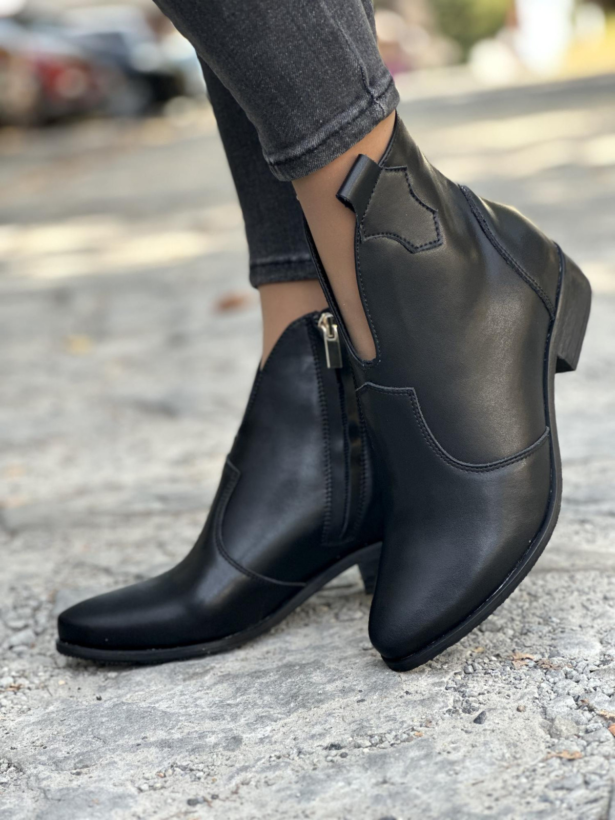 Czarne botki OLEKSY ze skóry naturalnej Polskiej produkcji