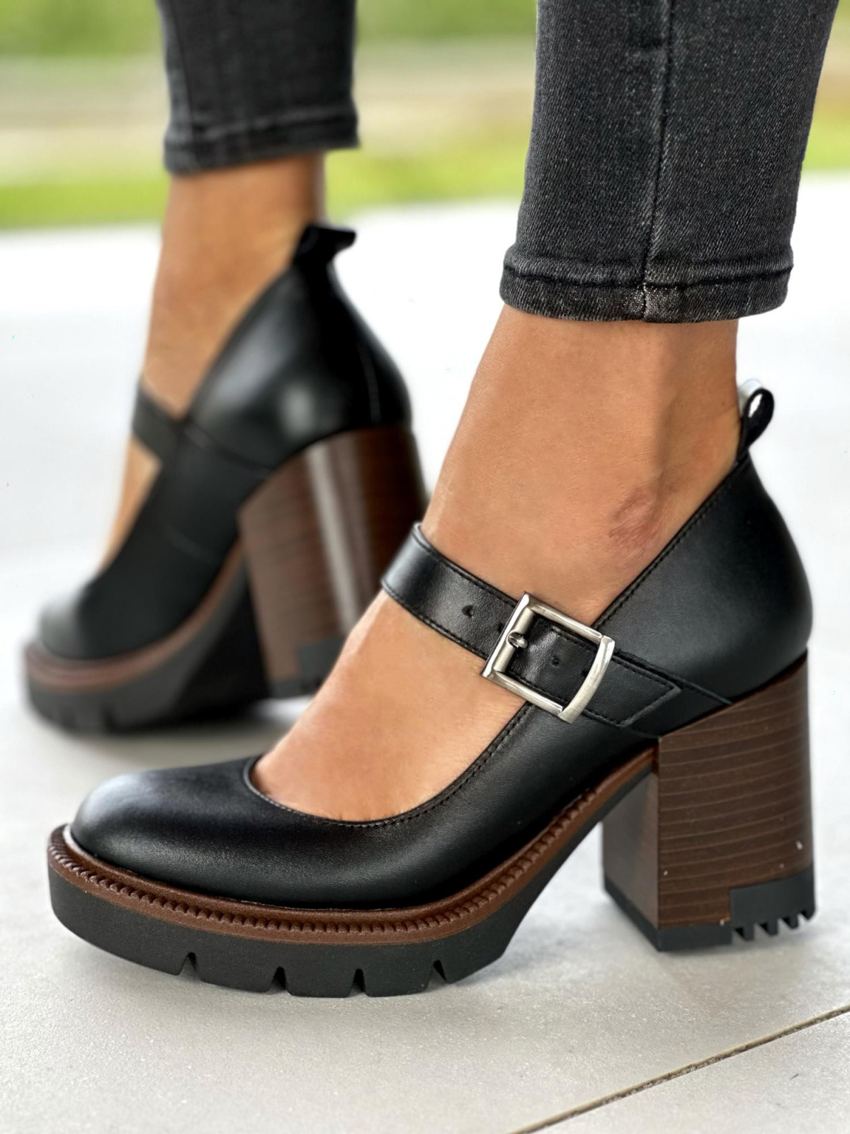 Czarne półbuty damskie skórzane