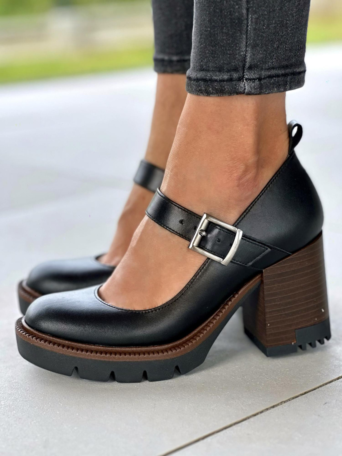 Czarne półbuty damskie skórzane