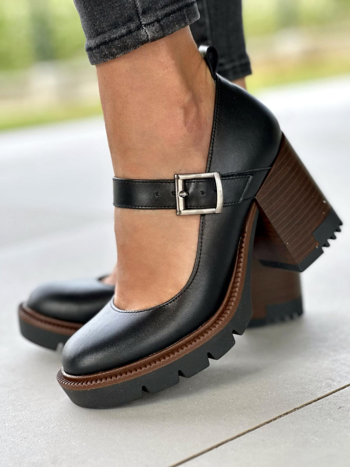 Czarne półbuty damskie skórzane