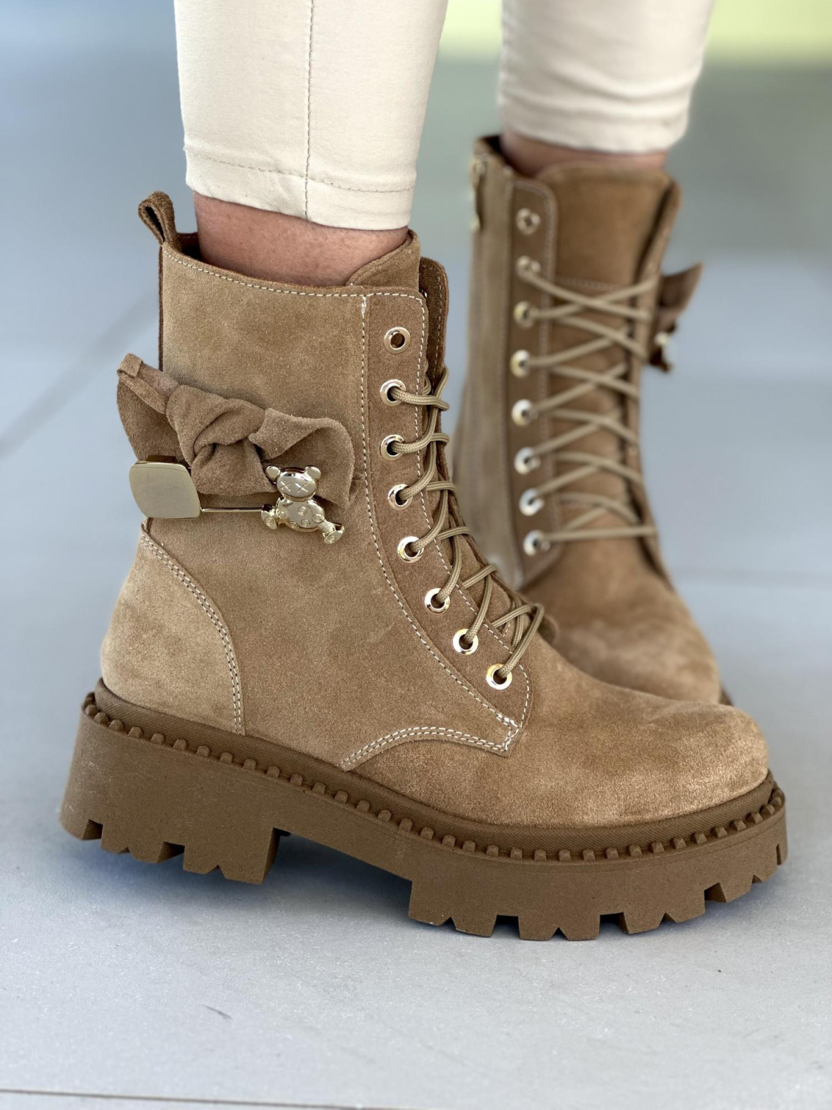 Beżowe trapery damskie skórzane