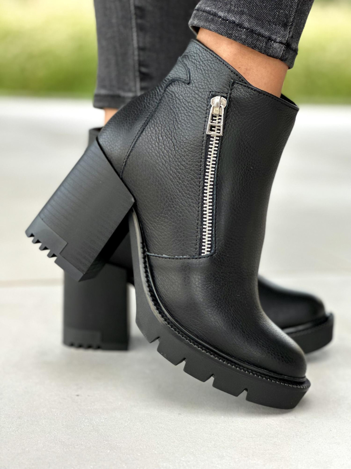 Czarne botki damskie skórzane
