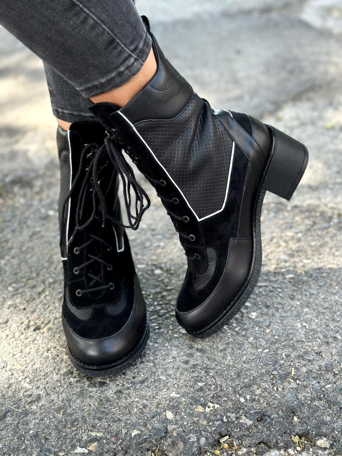 Czarne botki damskie skórzane