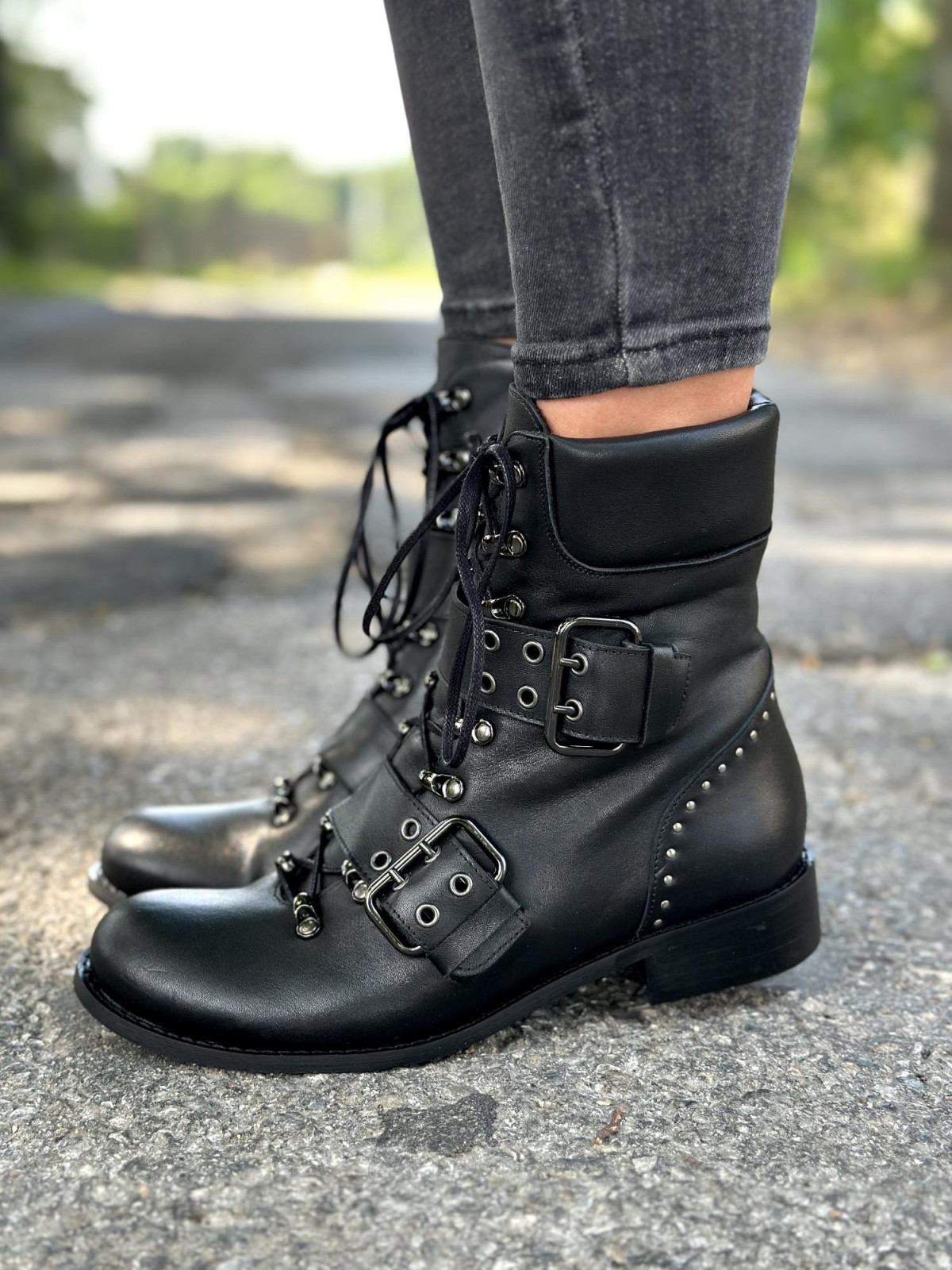 Czarne botki damskie skórzane