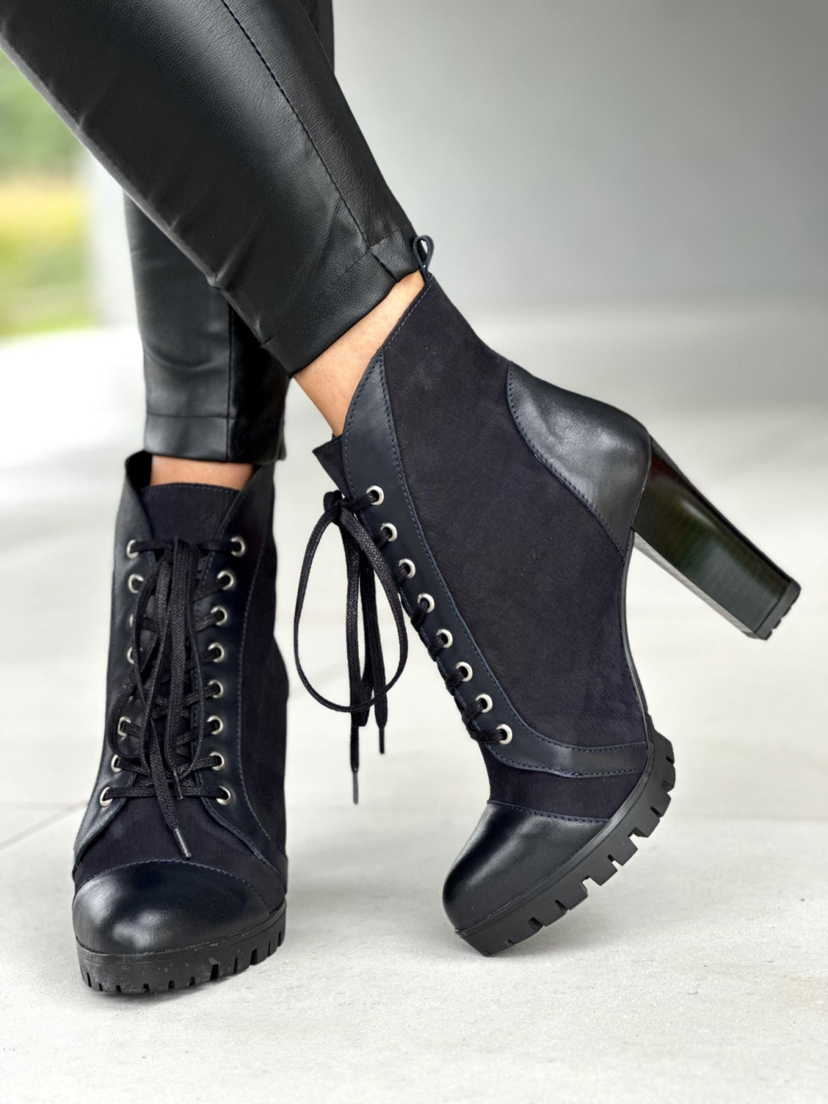 Granatowe botki damskie skórzane