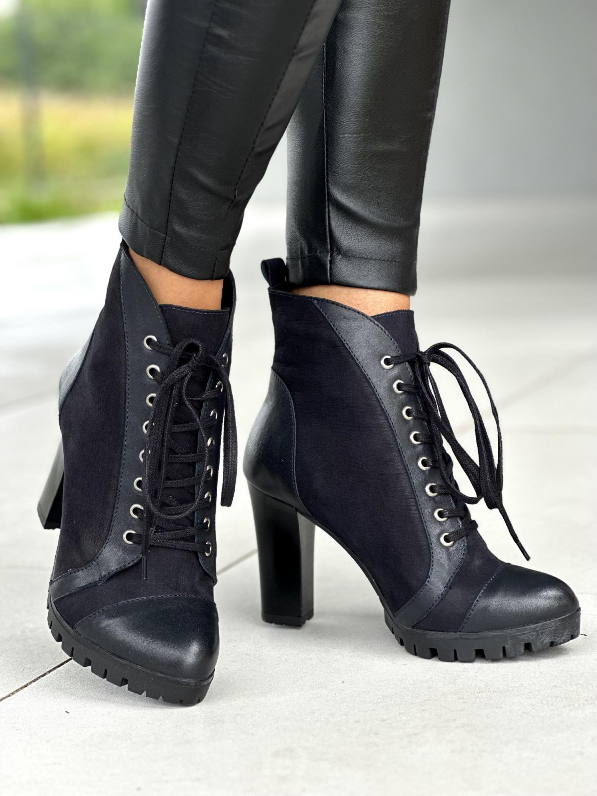 Granatowe botki damskie skórzane