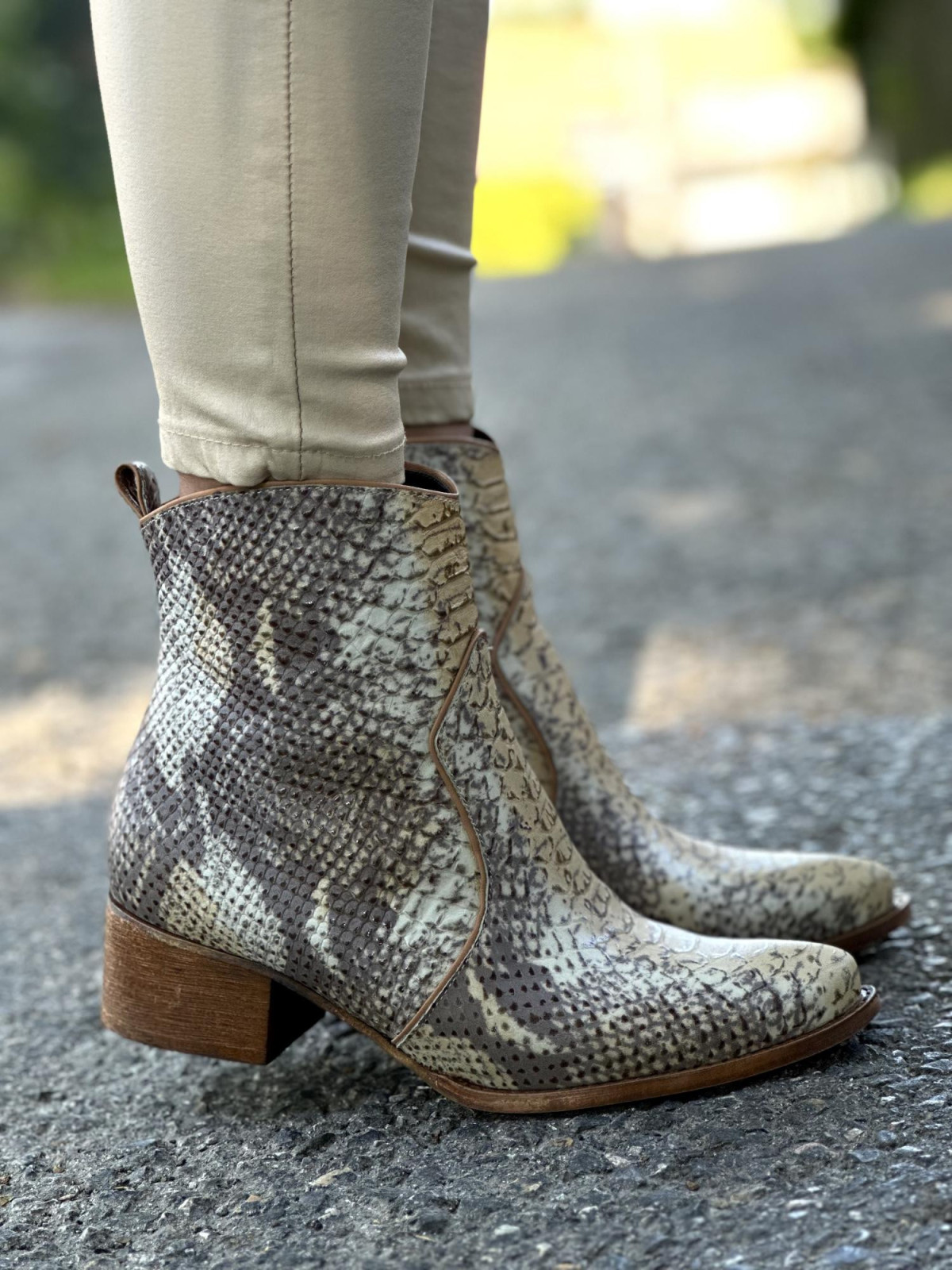 Wielokolorowe botki damskie skórzane