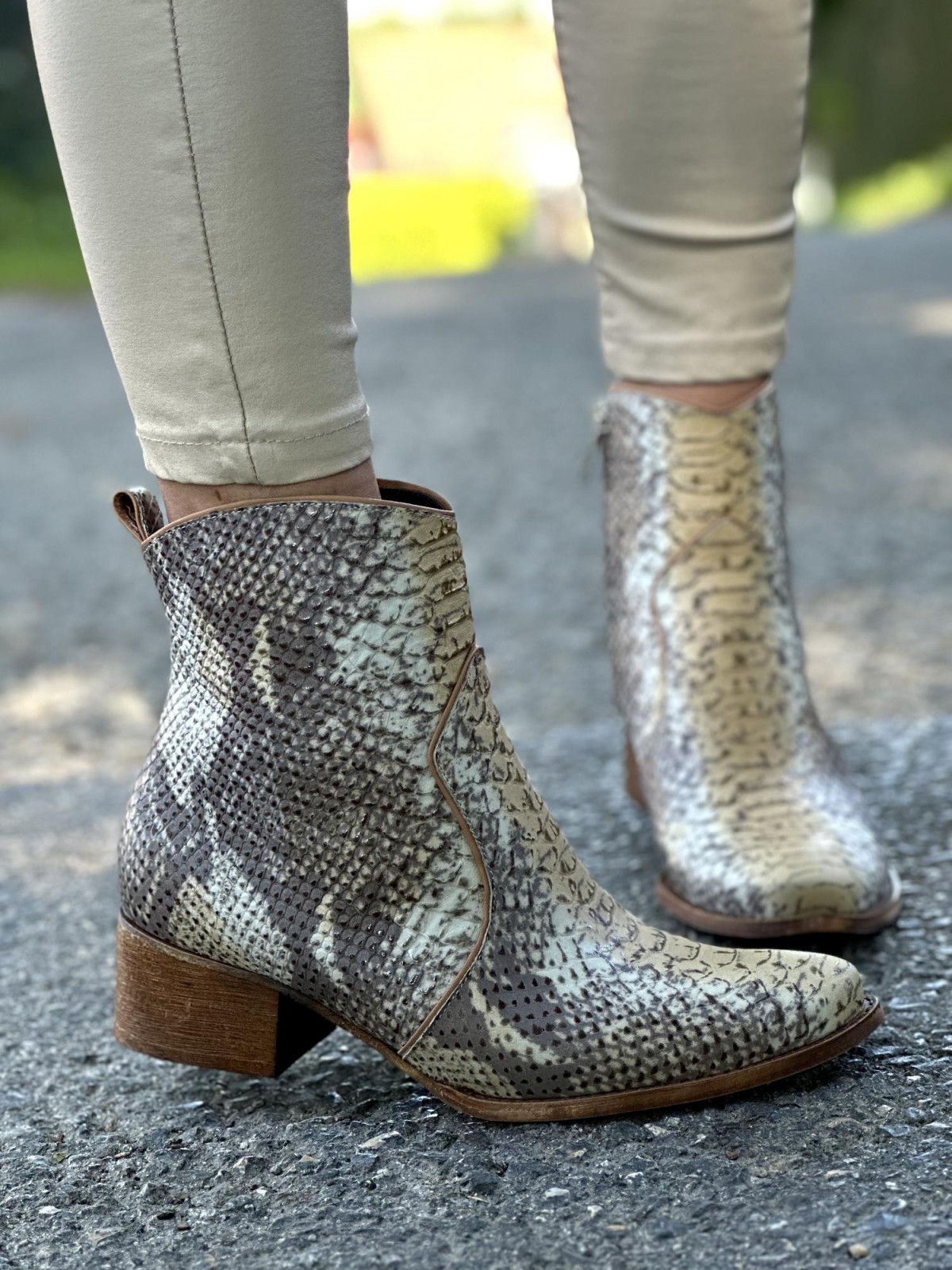 Wielokolorowe botki damskie skórzane