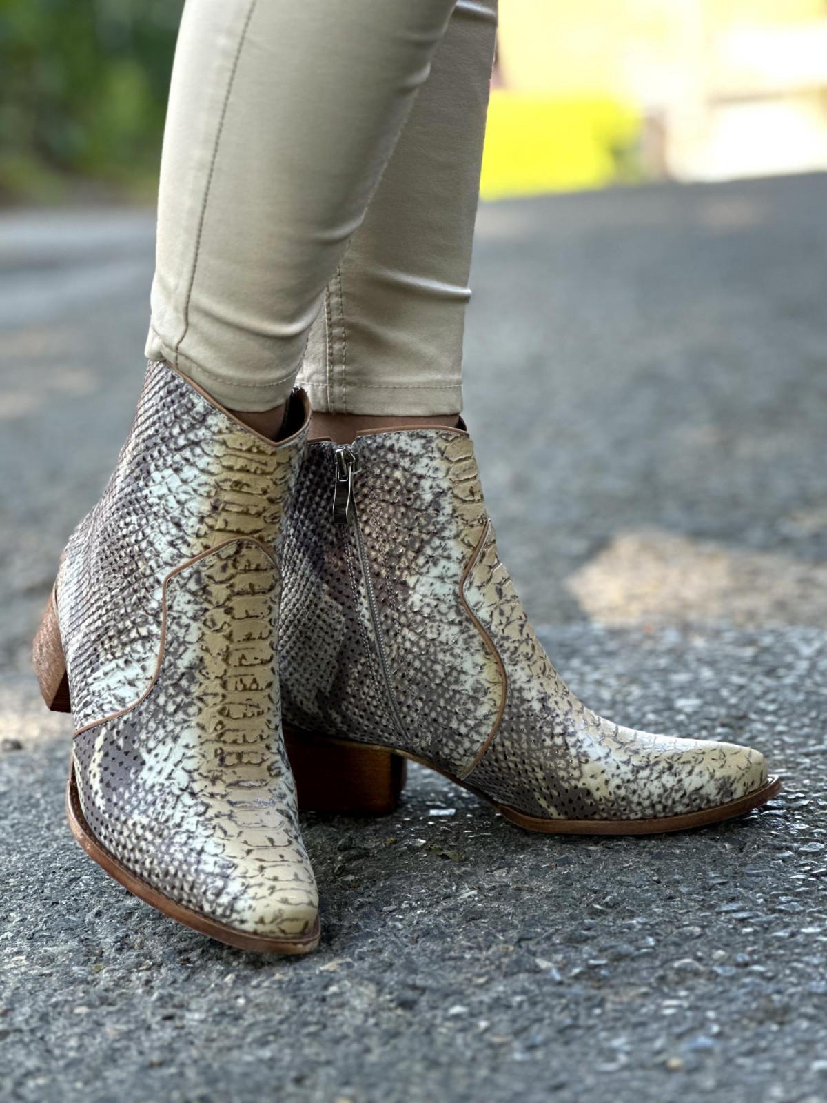 Wielokolorowe botki damskie skórzane