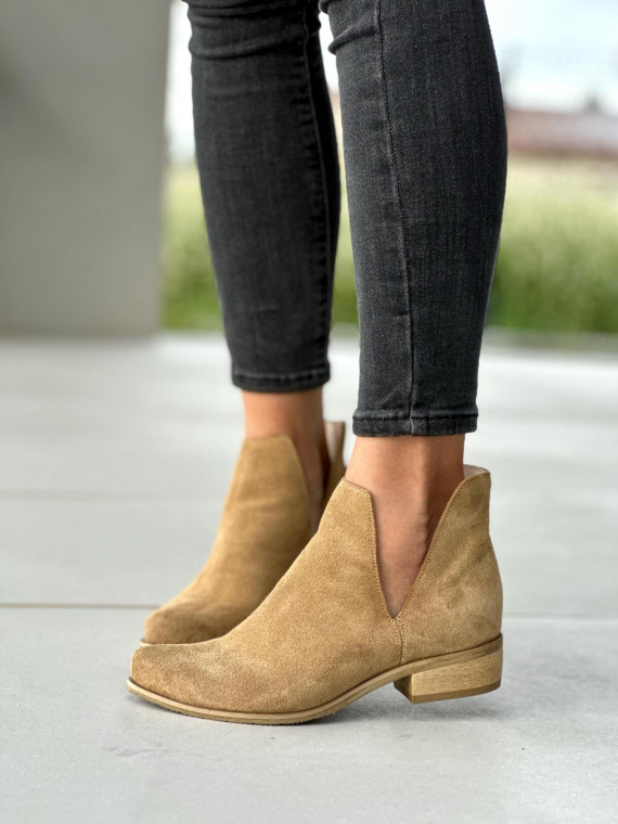 Beżowe botki damskie skórzane