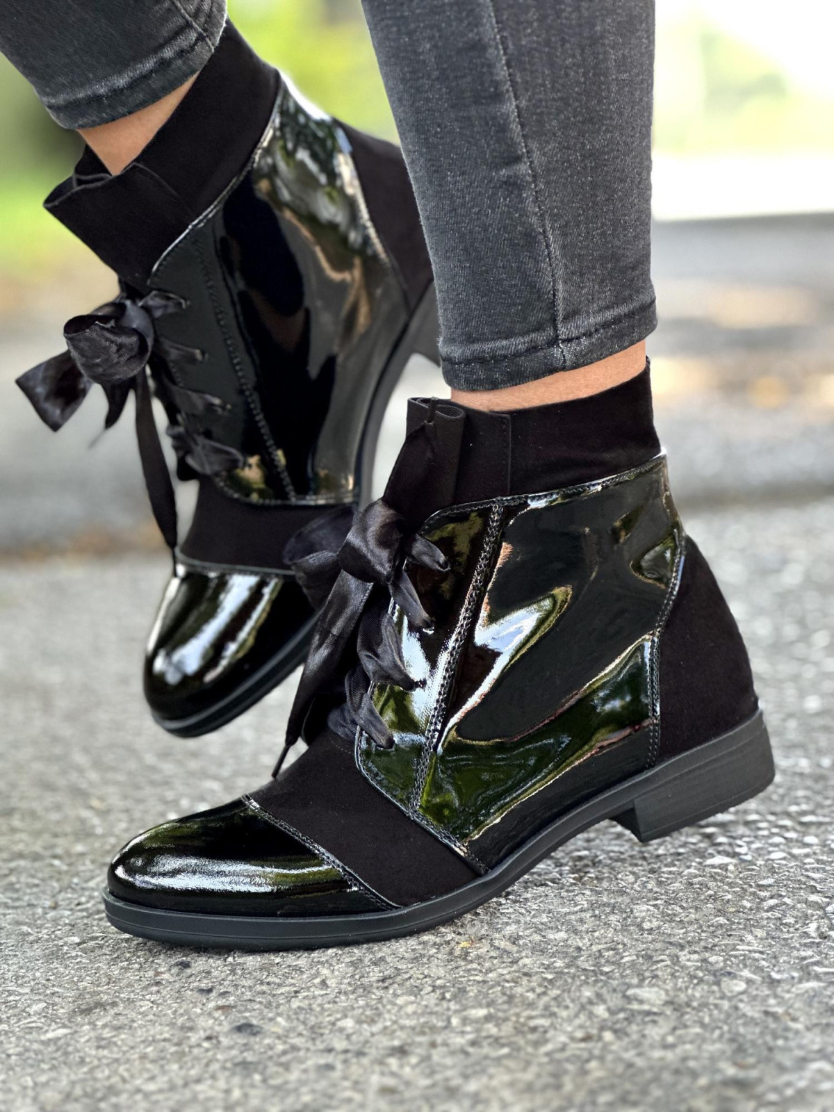 Czarne botki damskie skórzane