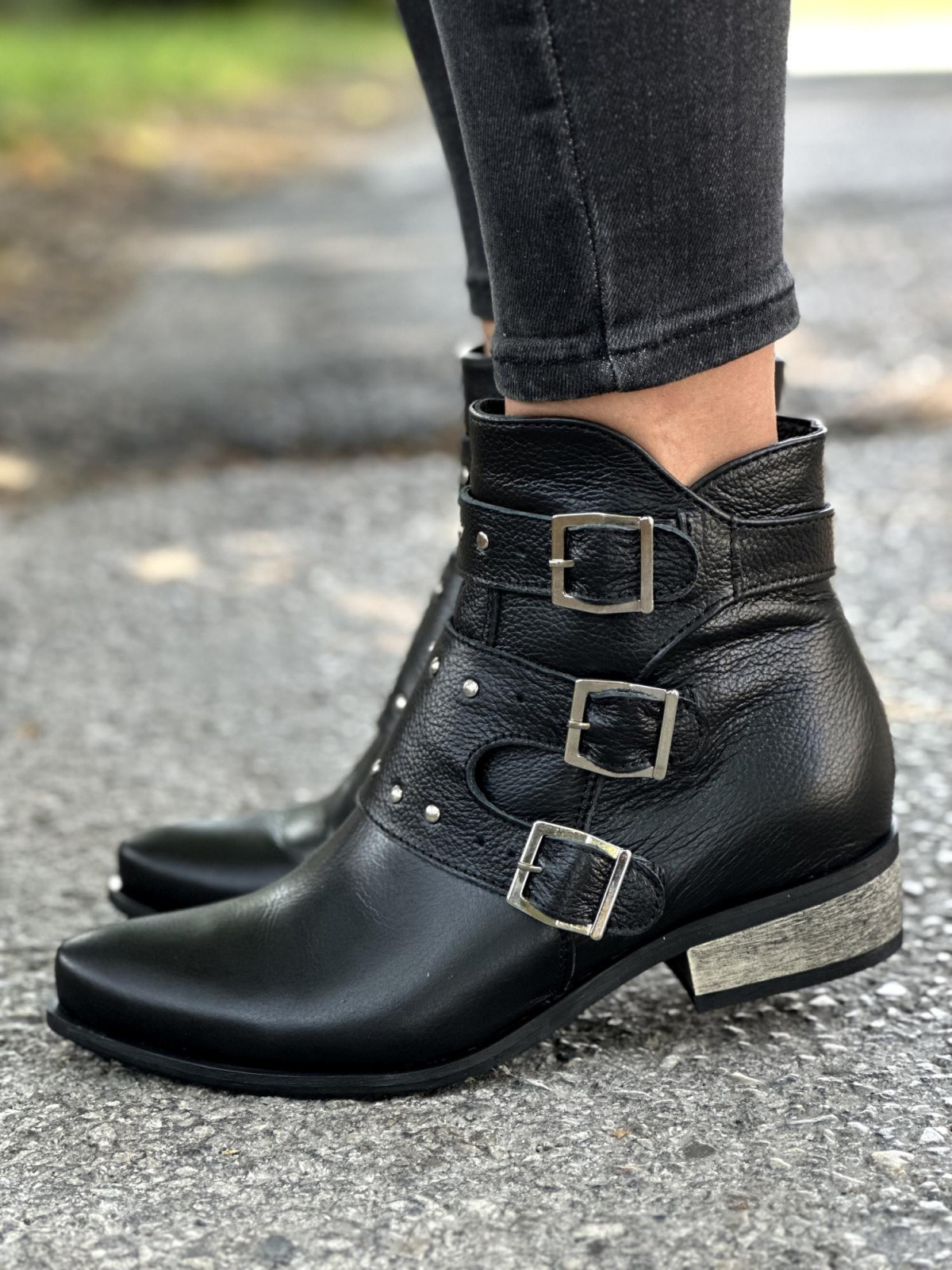 Czarne botki damskie skórzane