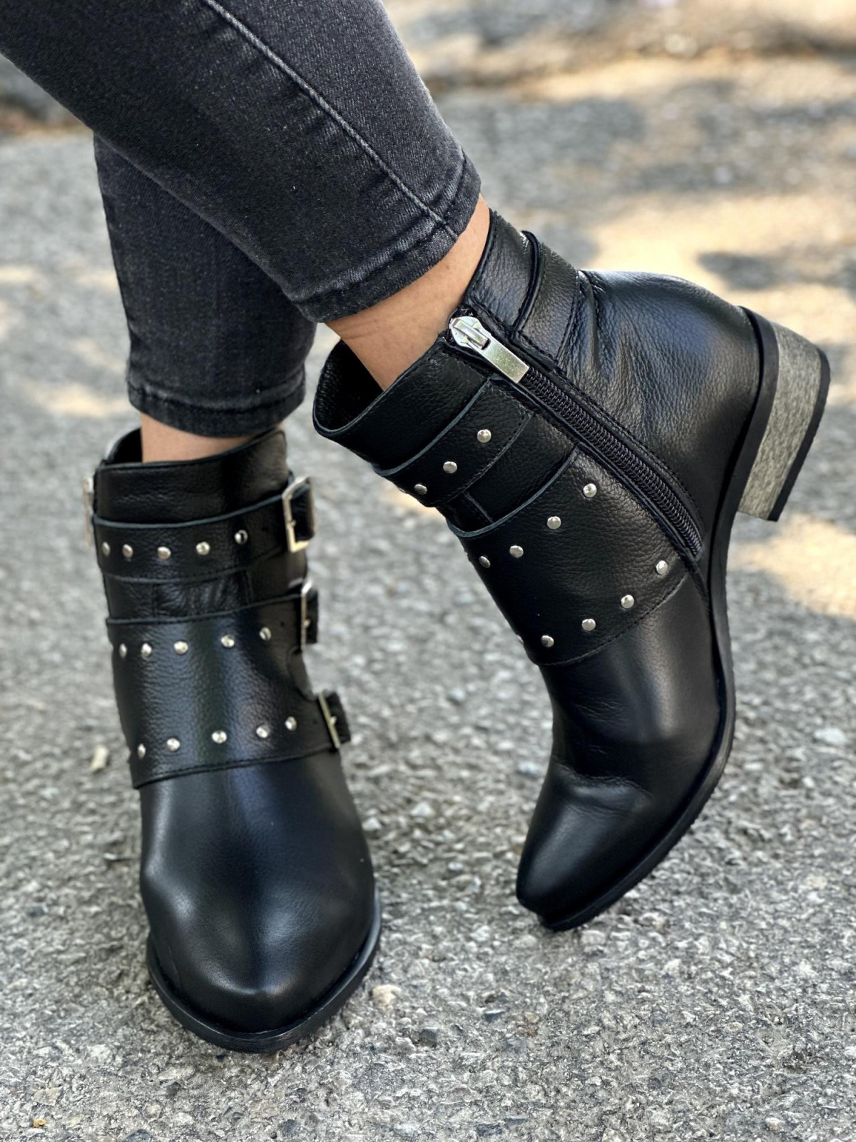 Czarne botki damskie skórzane