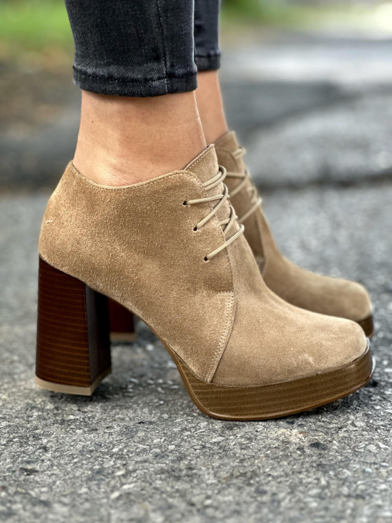 Beżowe botki damskie skórzane