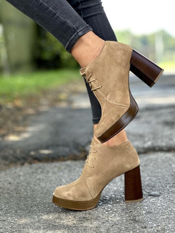 Beżowe botki damskie skórzane
