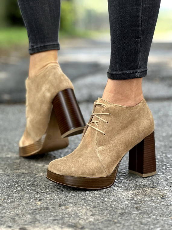 Beżowe botki damskie skórzane