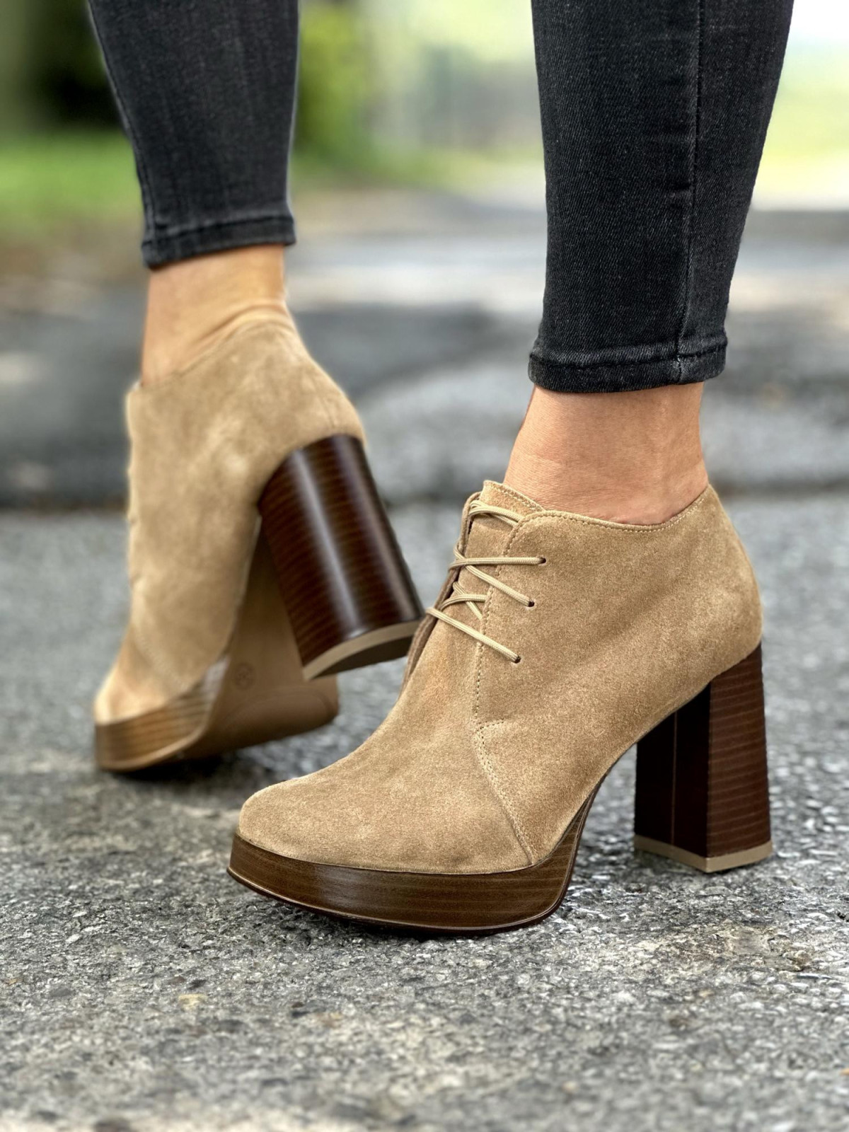 Beżowe botki damskie skórzane