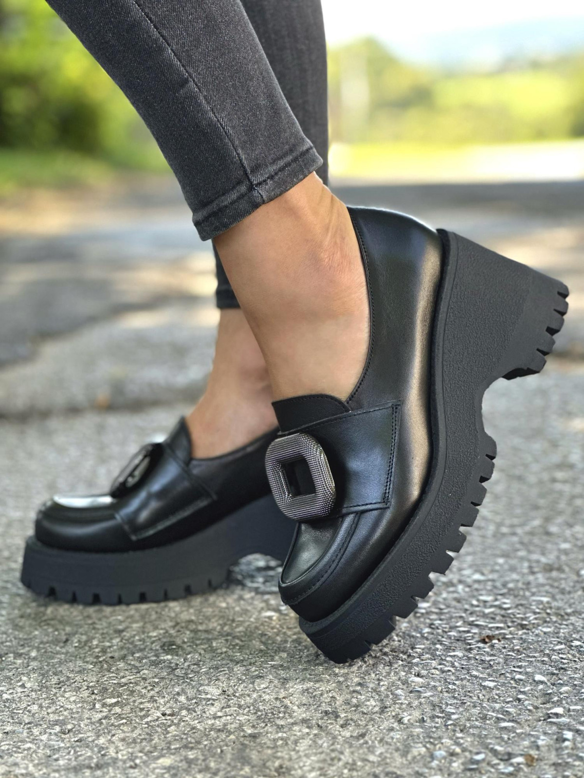 Czarne półbuty damskie skórzane