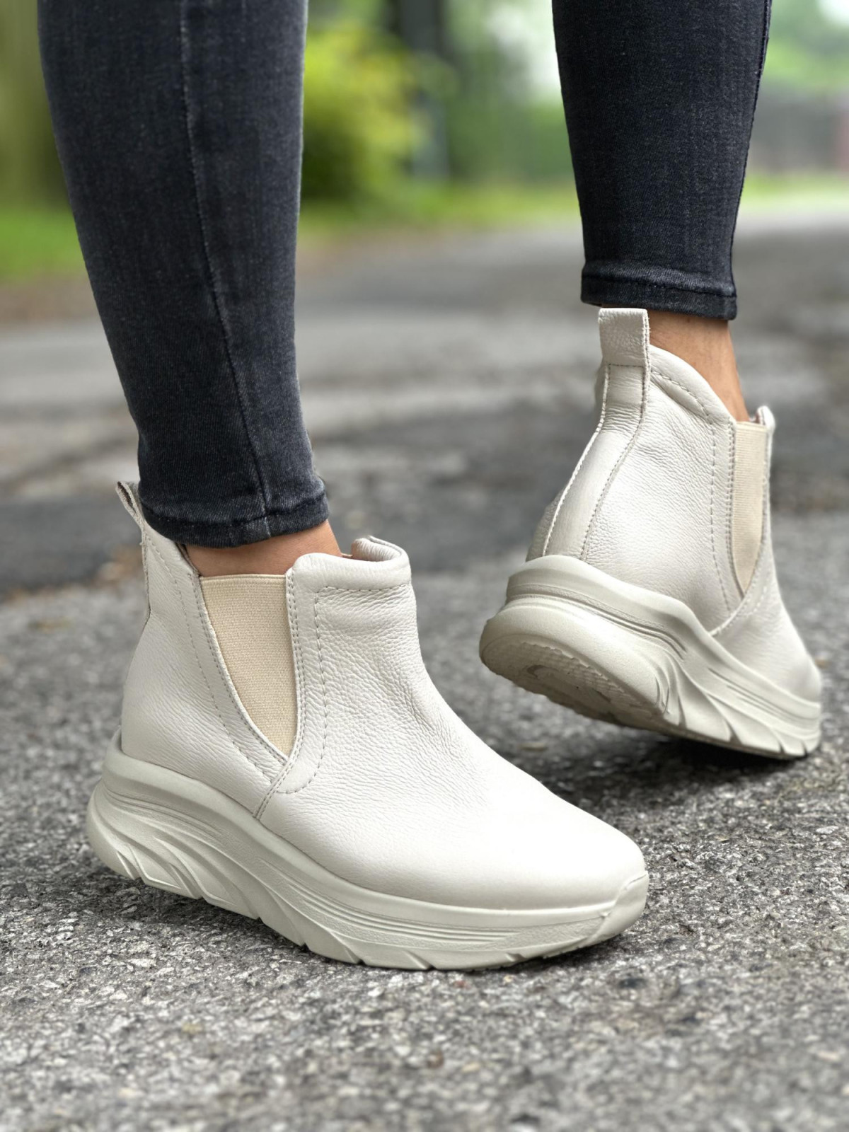 Beżowe botki damskie skórzane