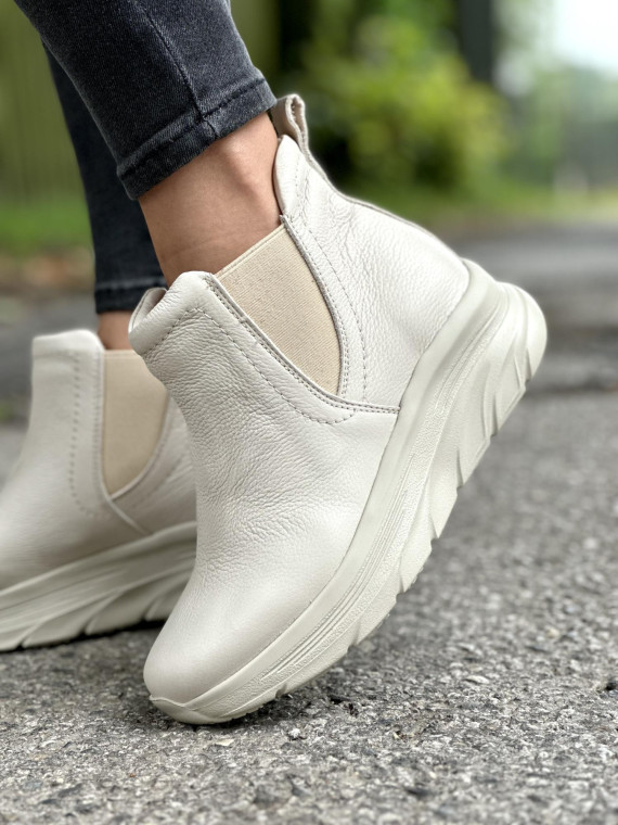 Beżowe botki damskie skórzane