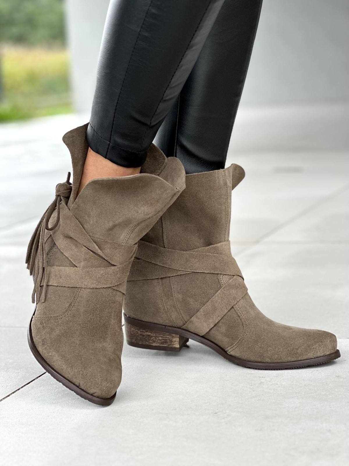 Oliwkowe botki damskie skórzane