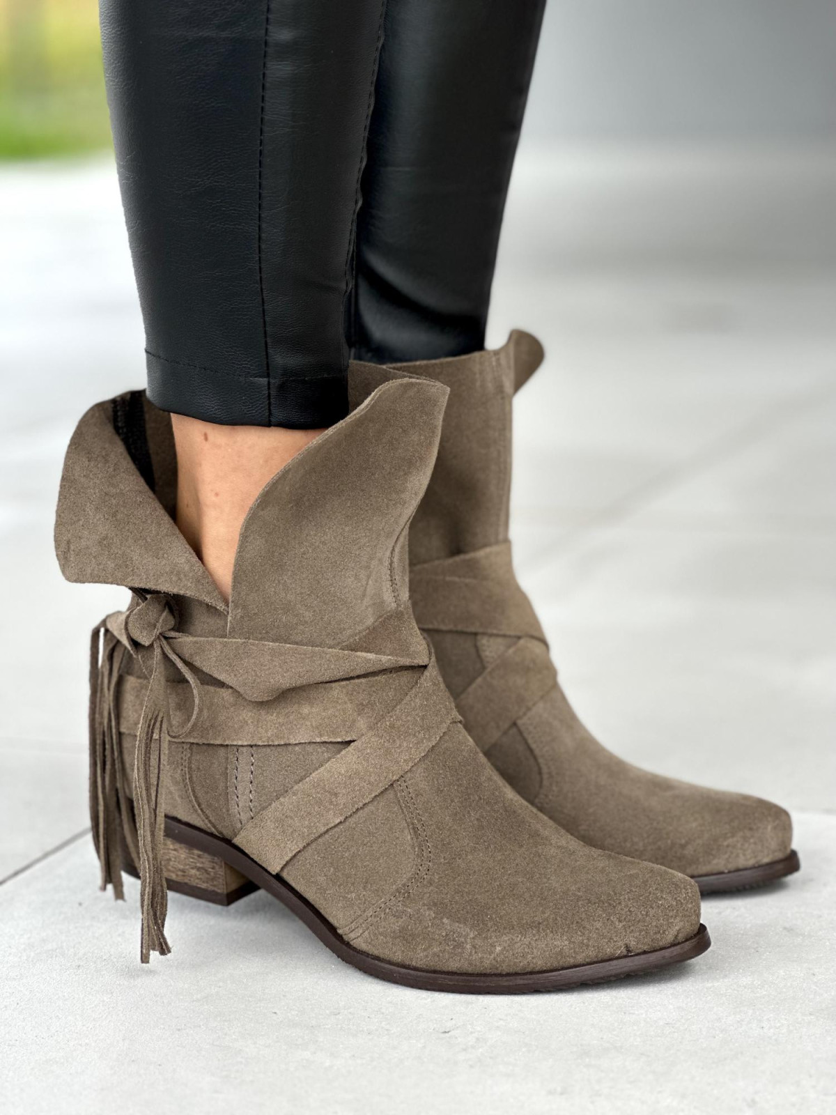 Oliwkowe botki damskie skórzane