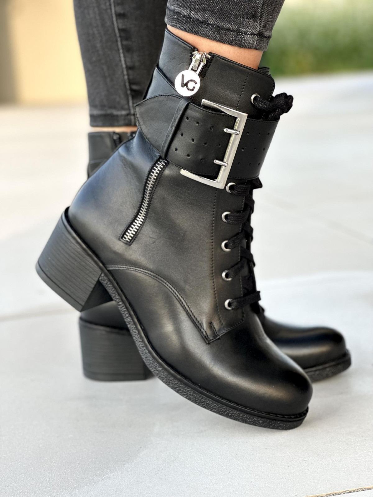 Czarne botki damskie skórzane