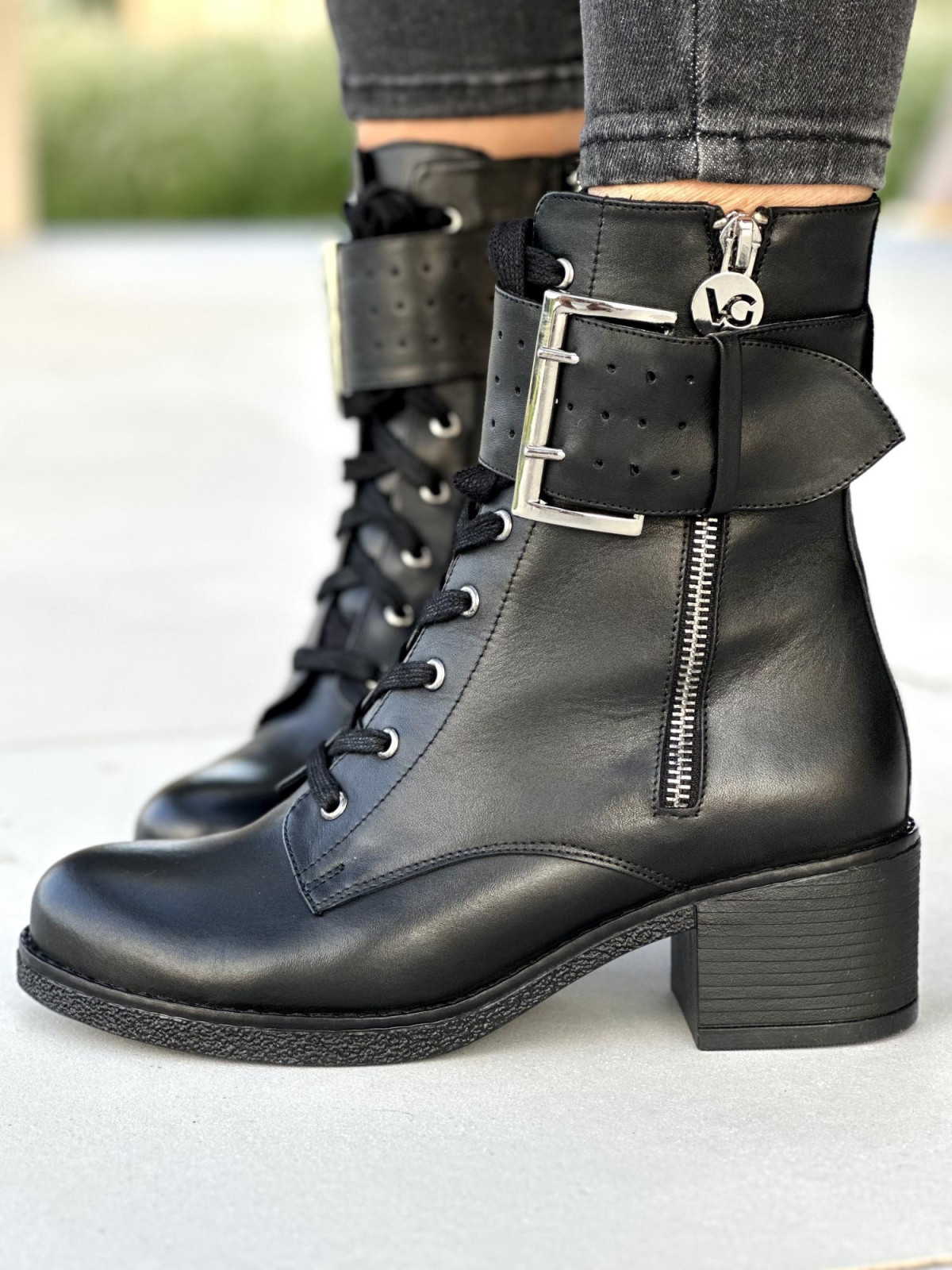 Czarne botki damskie skórzane