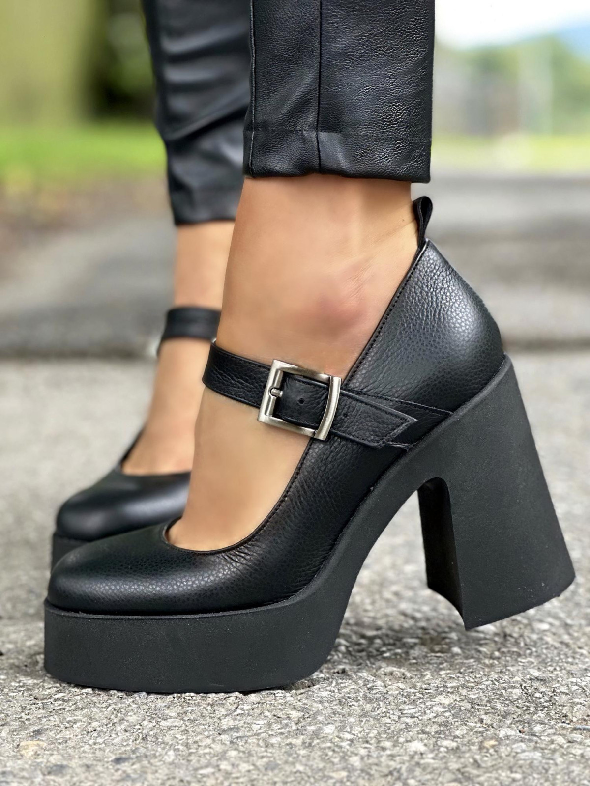 Czarne półbuty damskie skórzane