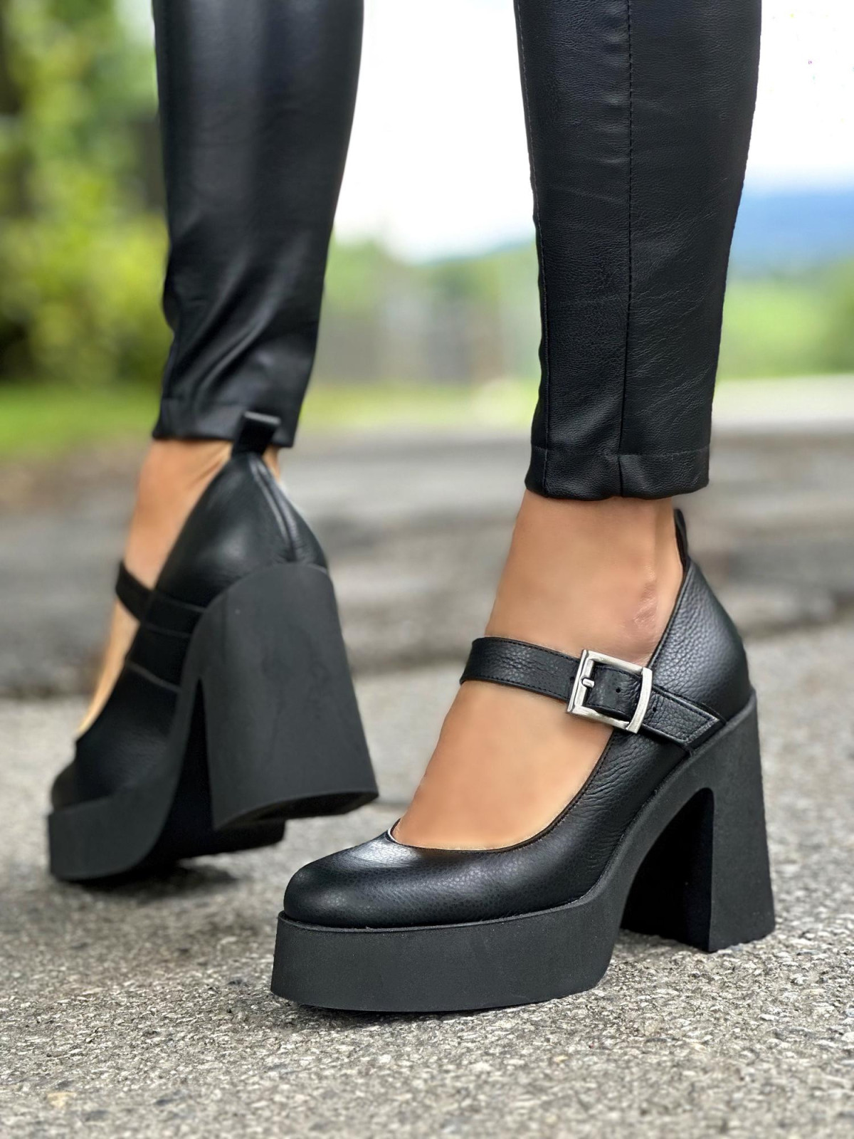 Czarne półbuty damskie skórzane