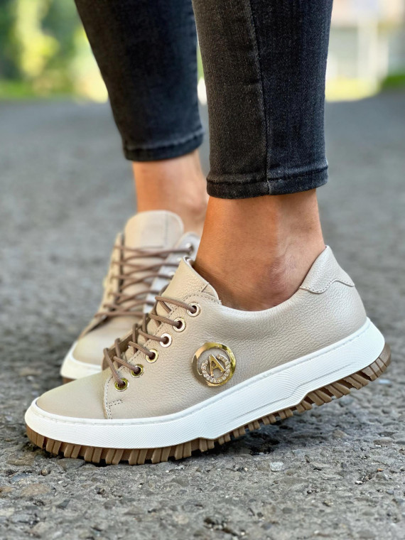 Beżowe trampki damskie skórzane