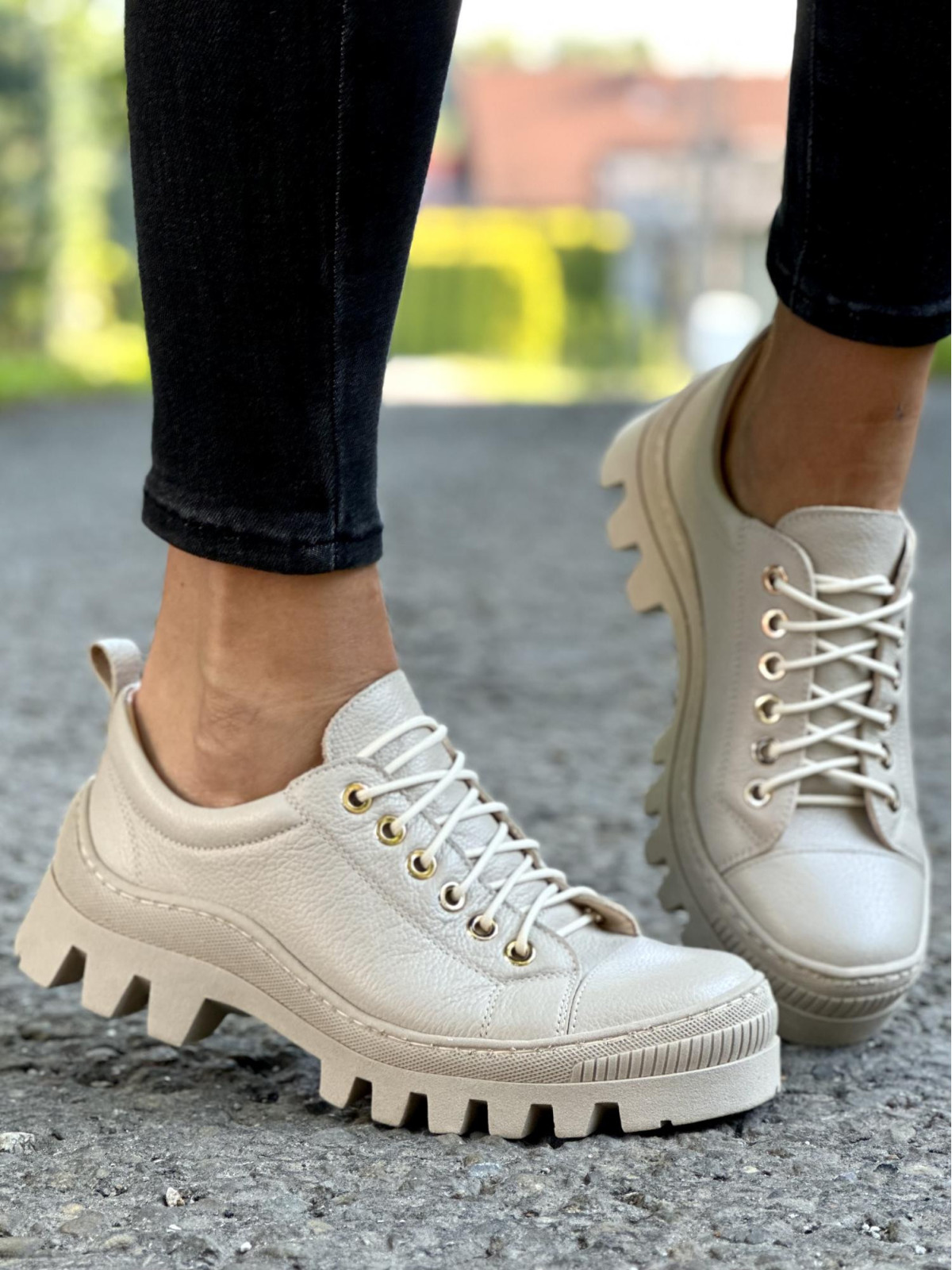 Beżowe trapery damskie skórzane