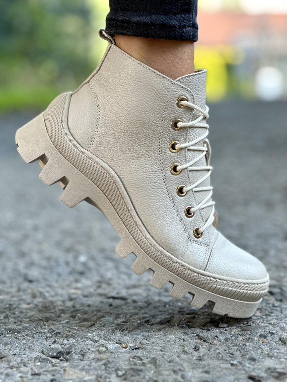 Beżowe trapery damskie skórzane