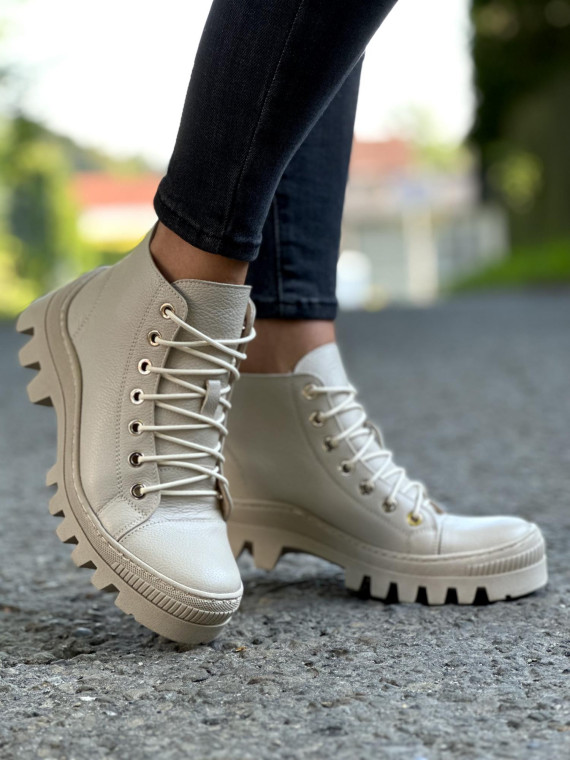 Beżowe trapery damskie skórzane