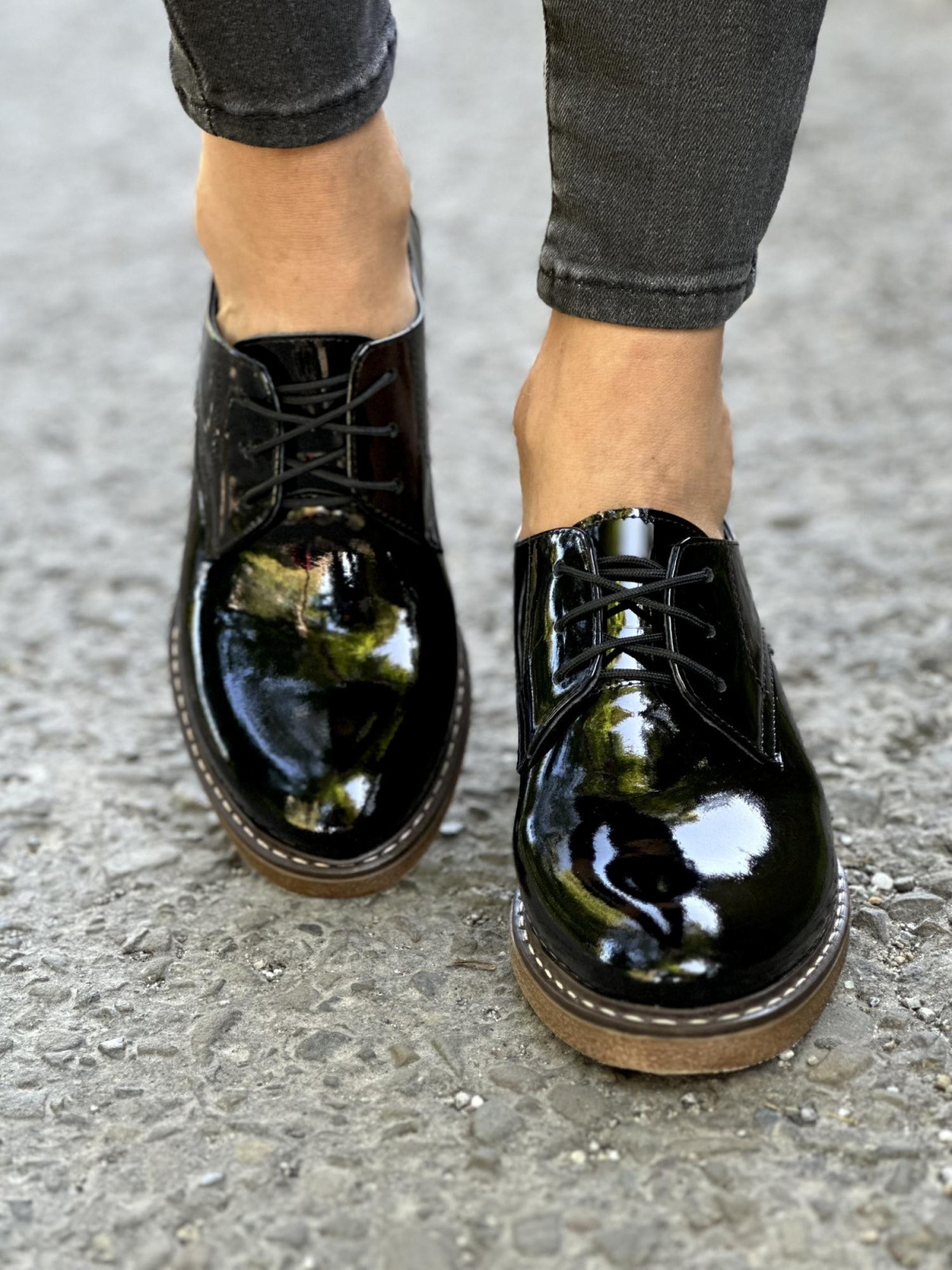 Czarne półbuty damskie skórzane