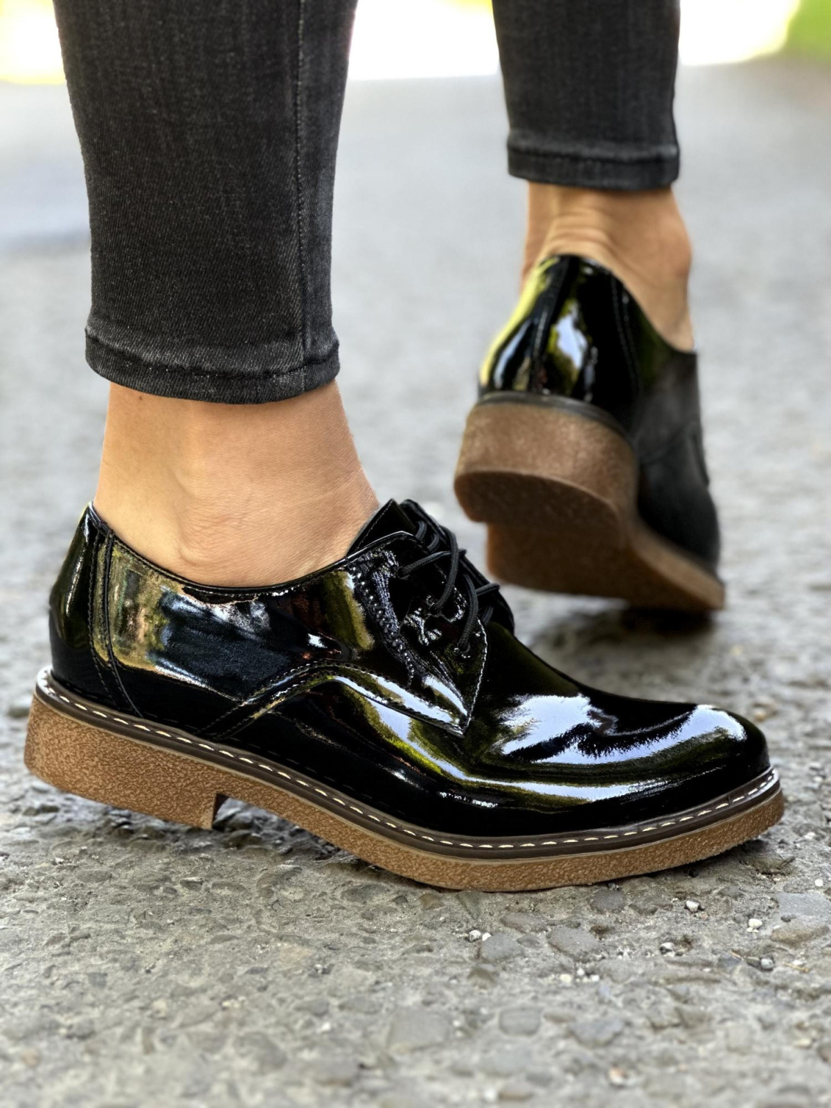 Czarne półbuty damskie skórzane