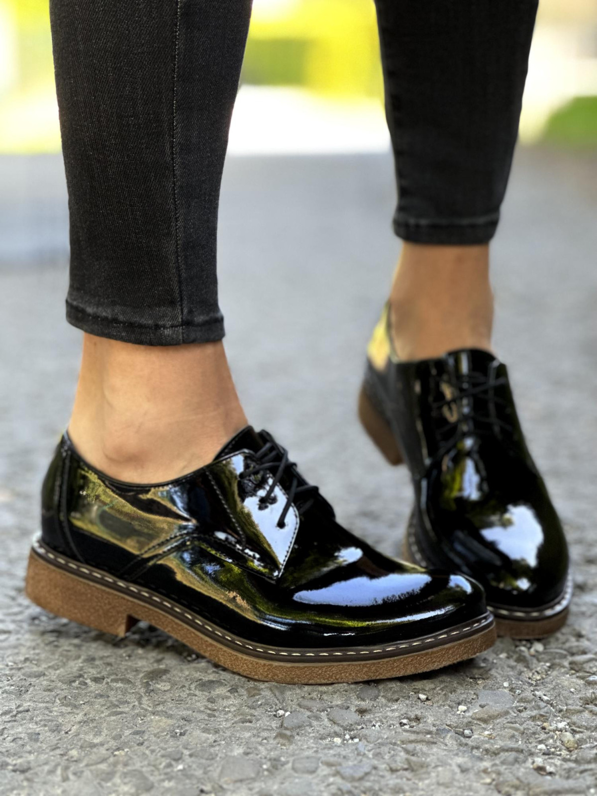 Czarne półbuty damskie skórzane