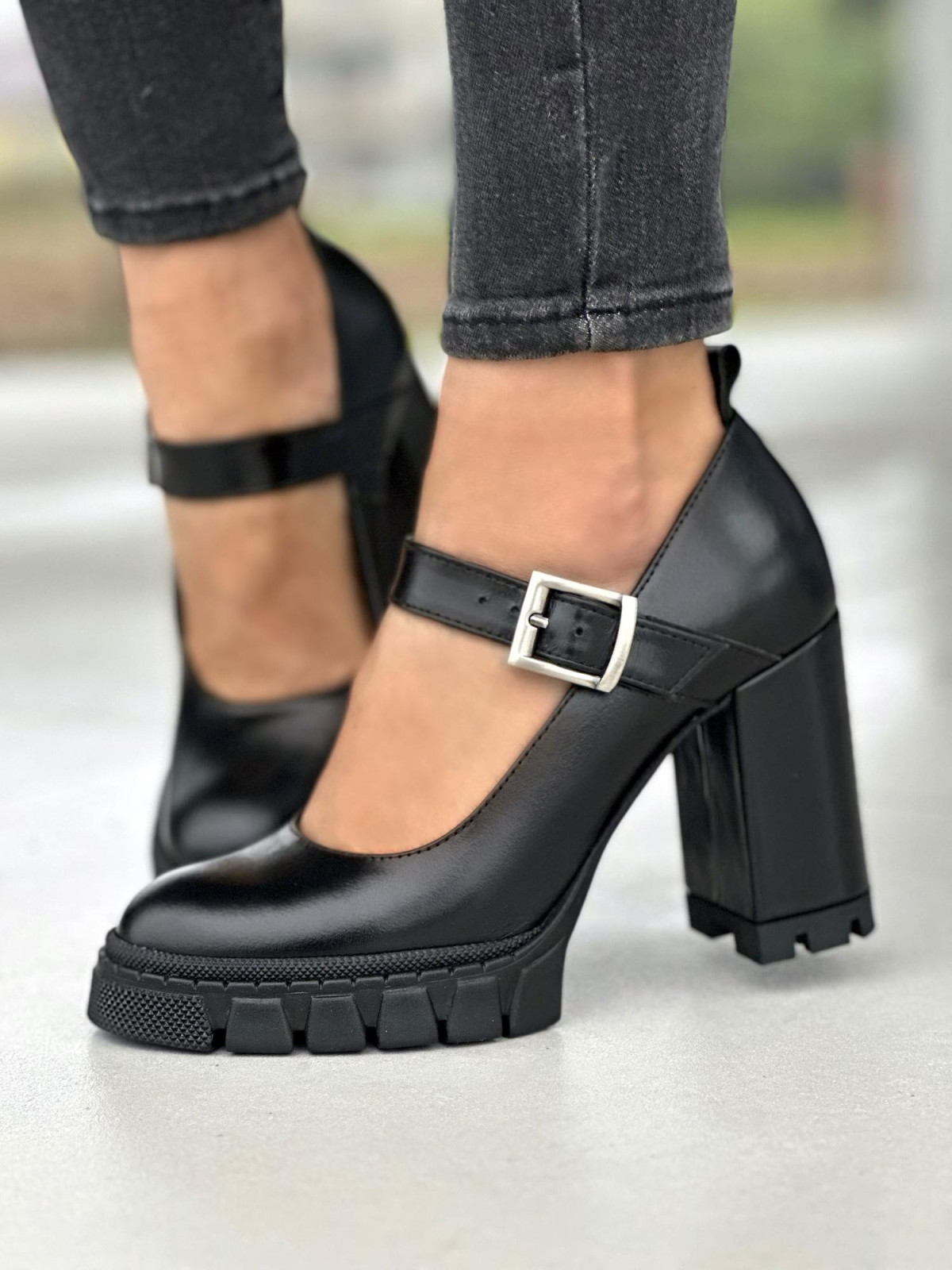 Czarne półbuty damskie skórzane