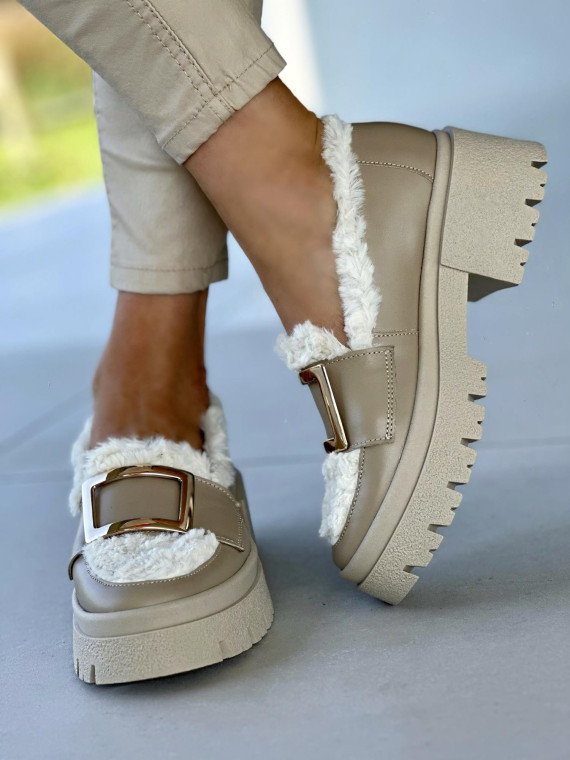 Beżowe mokasyny damskie skórzane