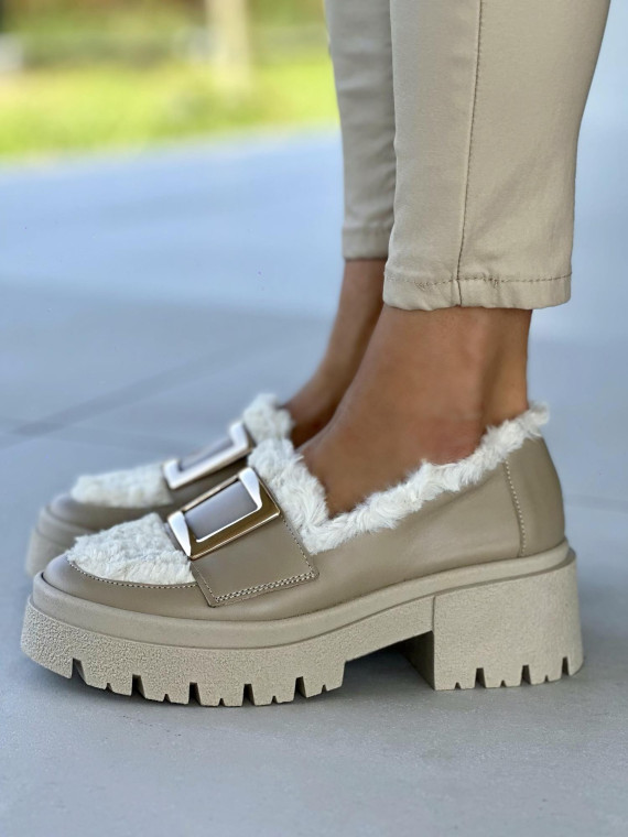 Beżowe mokasyny damskie skórzane