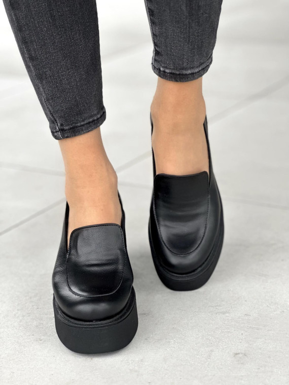 Piękne czarne półbuty damskie na grubej podeszwie, skóra naturalna