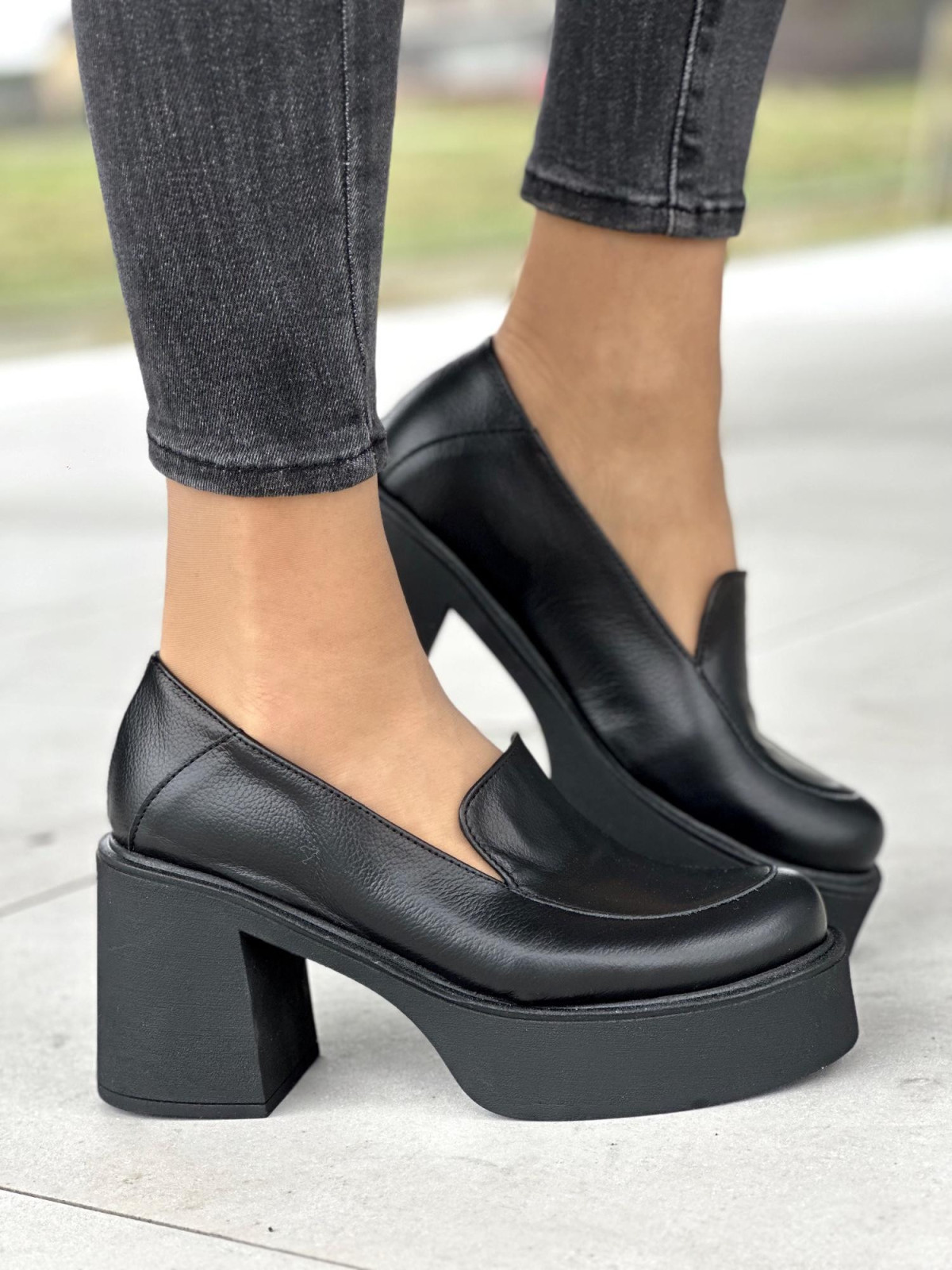 Piękne czarne półbuty damskie na grubej podeszwie, skóra naturalna