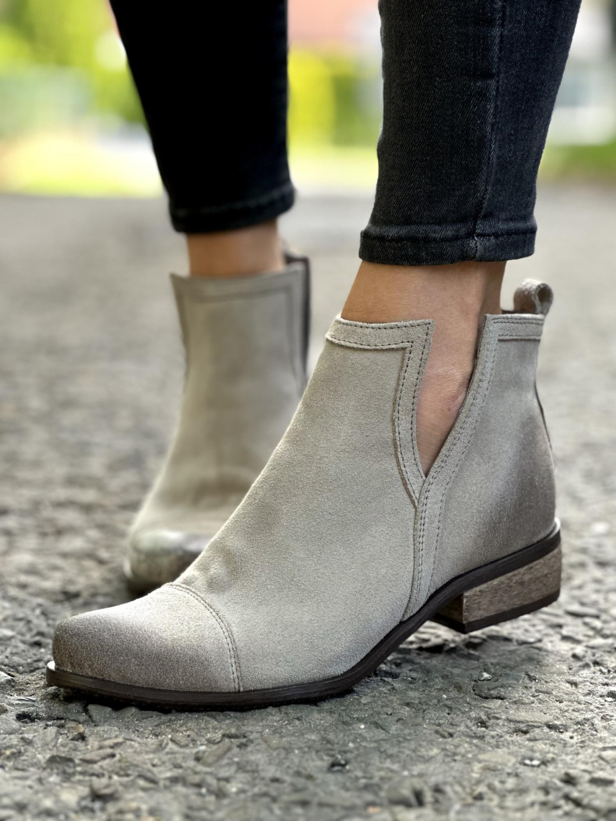 Szare botki damskie skórzane