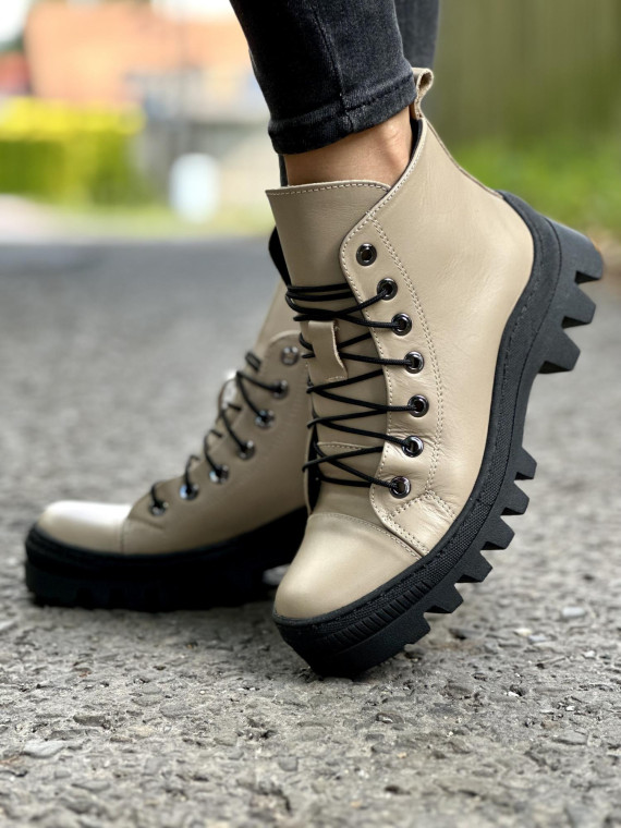 Beżowe trapery damskie skórzane