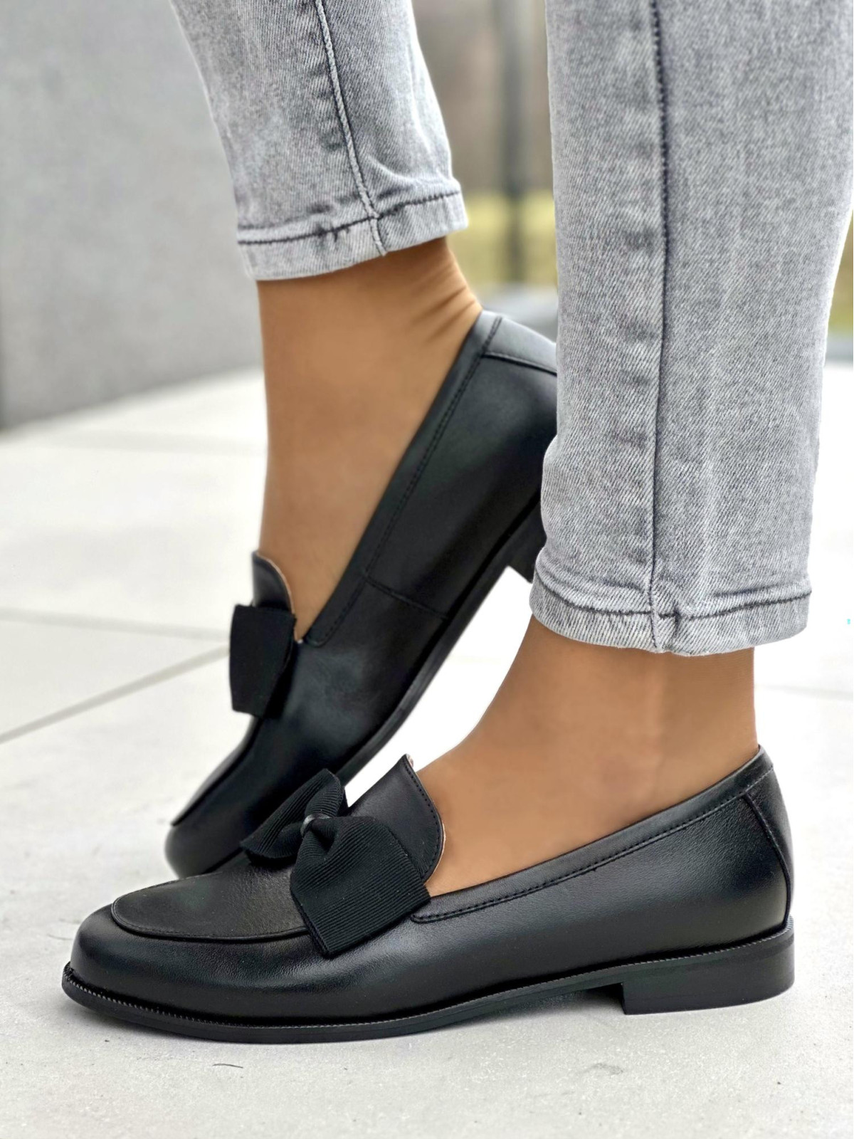 Piękne czarne mokasyny damskie z kokardą, skóra naturalna