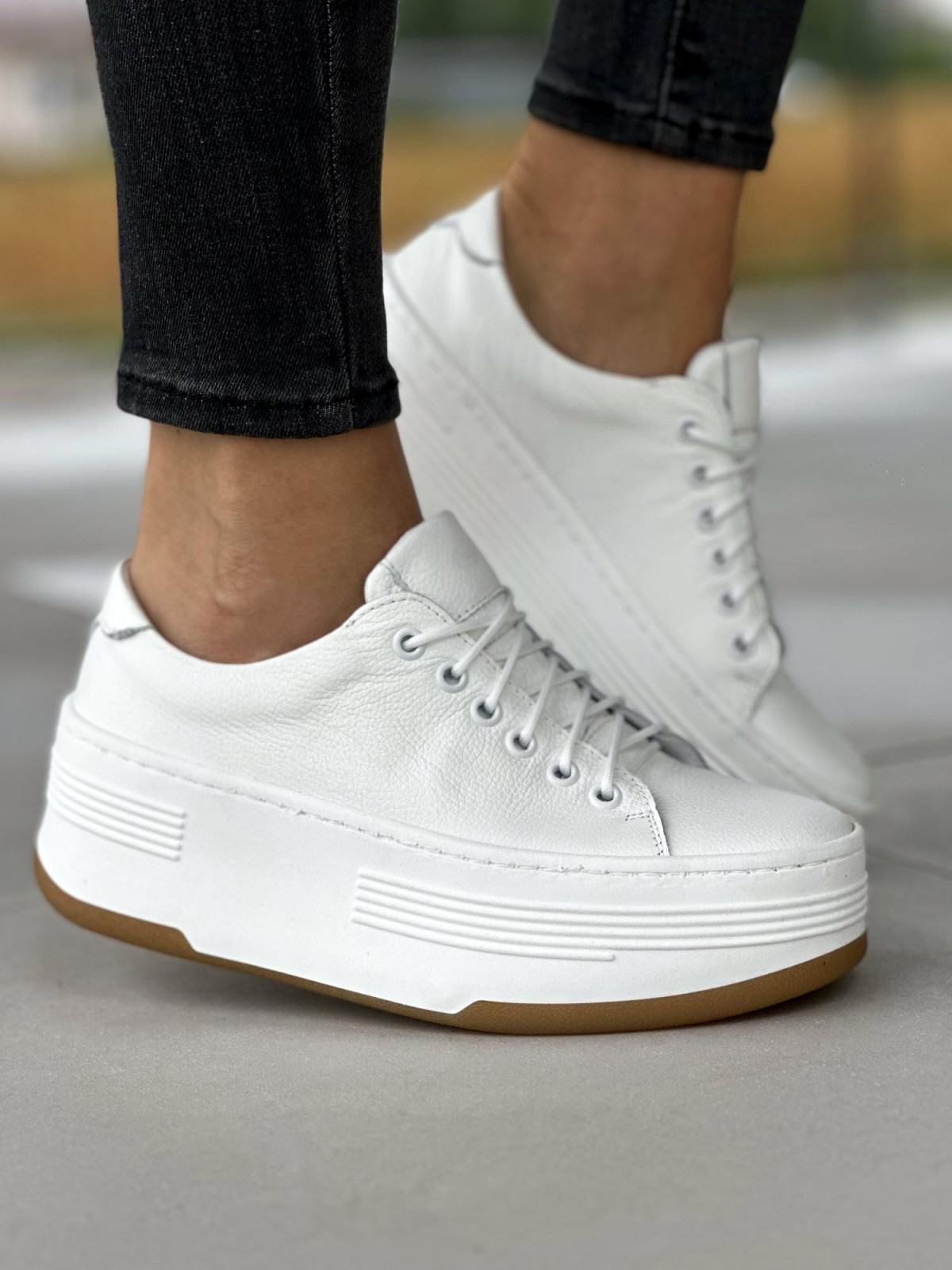 Białe trampki damskie skórzane