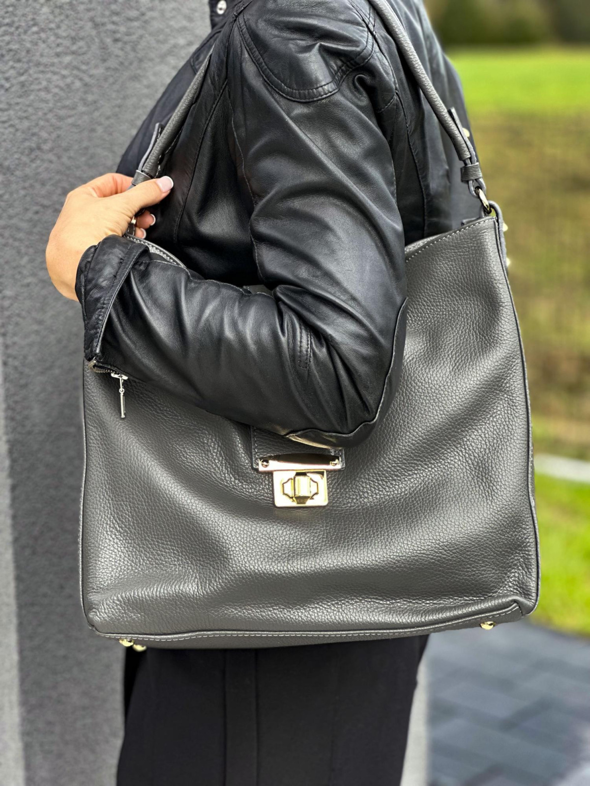 Szara torebka damska skórzana